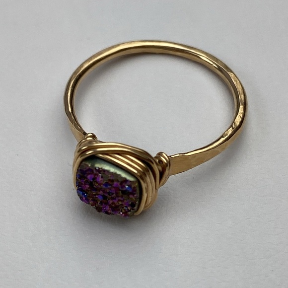 Peacock Drusy artisan ring with fine wrap detail and hammered golden - Picture 6 of 11